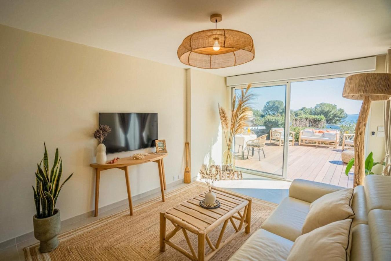 Logement Vue Mer Splendide - Situe A 50 Metres Du Bord De Mer Et 2 Minutes Des Plages - Bandolina المظهر الخارجي الصورة