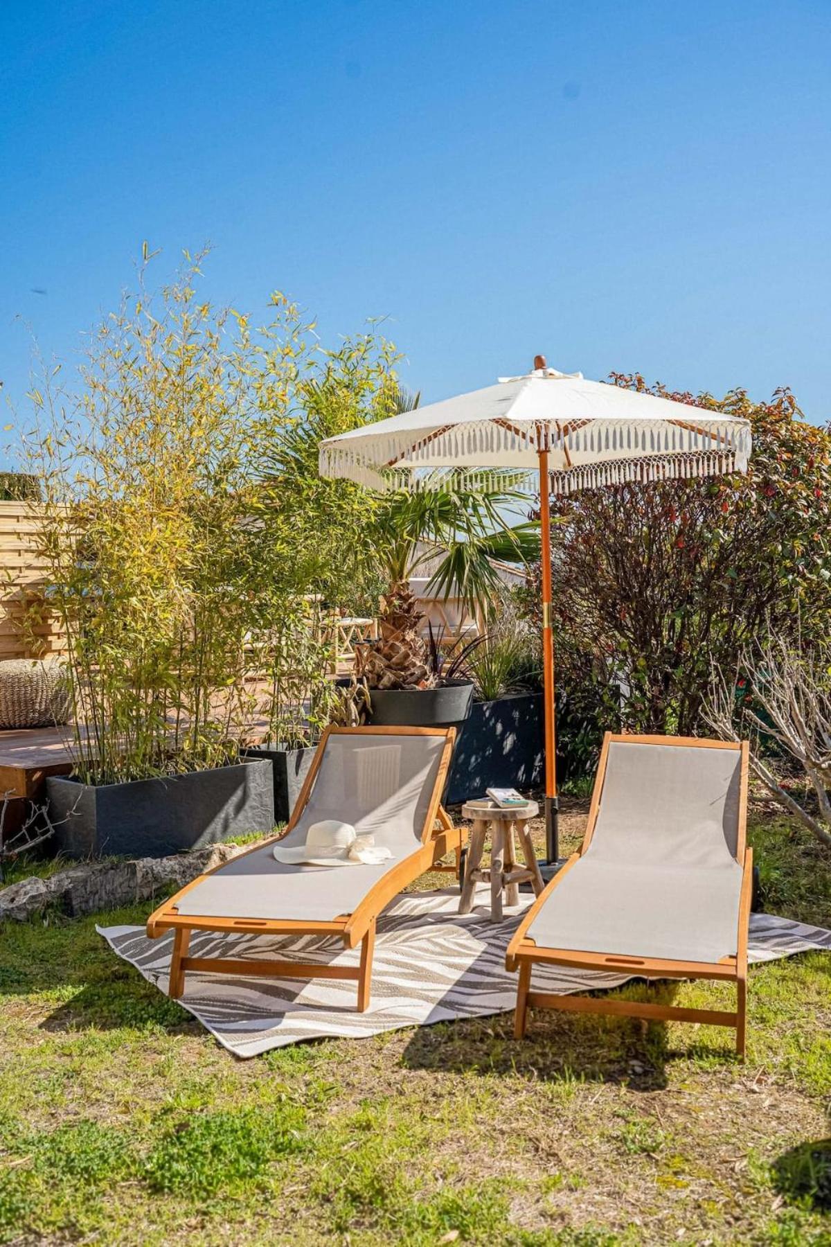 Logement Vue Mer Splendide - Situe A 50 Metres Du Bord De Mer Et 2 Minutes Des Plages - Bandolina المظهر الخارجي الصورة
